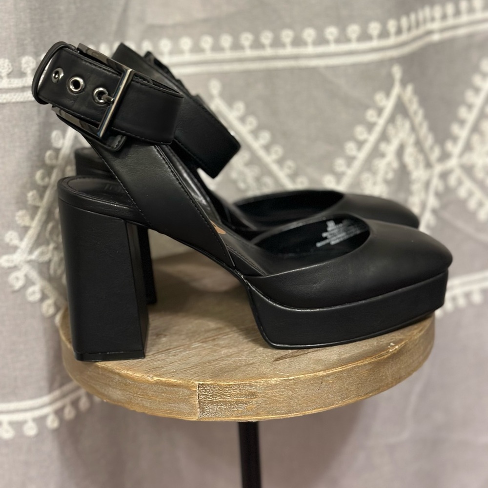 DKNY PLATFORM BLACK HEELS SZ 8